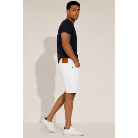 Bermuda Casual Premium White KJ – Estilo, Conforto e Versatilidade