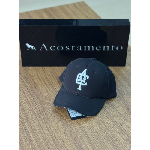 Boné Acostamento Preto com Branco | Aba Curva e Logo Bordada Boné Acostamento Preto com Branco | Aba Curva e Logo Bordada