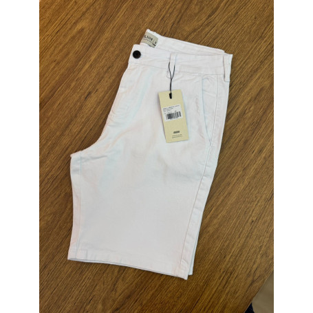 Bermuda Sarja Flex King Joe Branca – Estilo, Conforto e Versatilidade