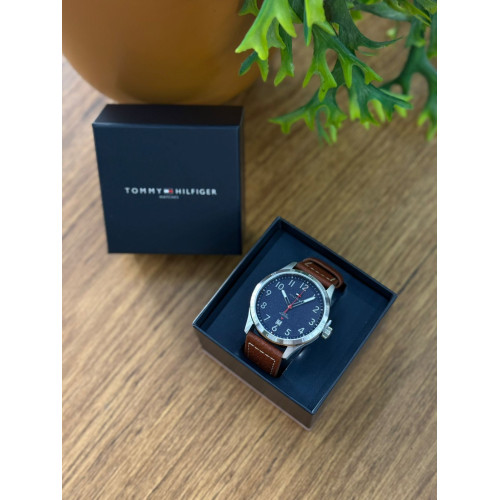 Relógio Tommy Pulseira Marrom 100% couro 